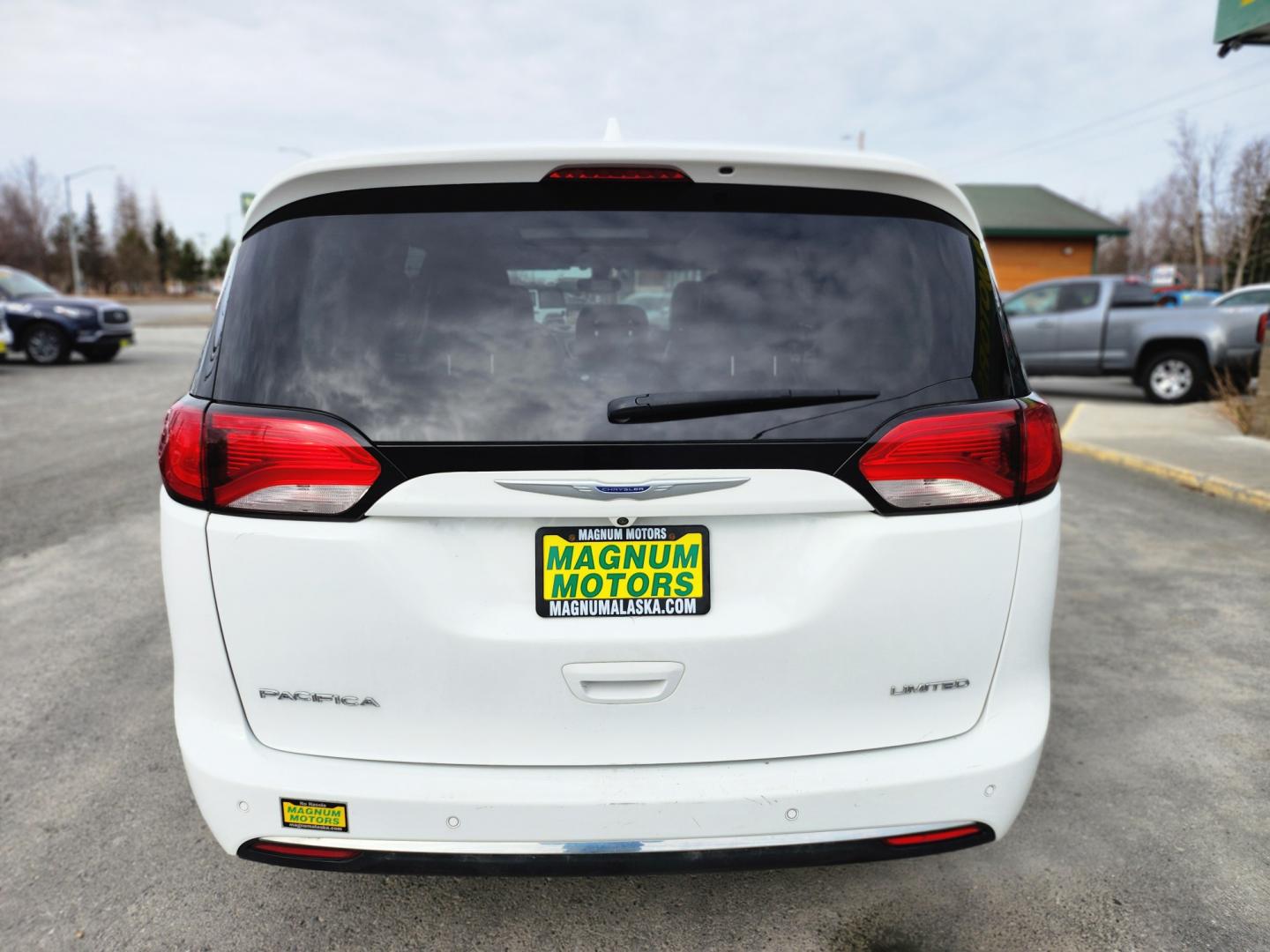 2018 WHITE CHRYSLER PACIFICA LIMITED (2C4RC1GG7JR) with an 3.6L engine, Automatic transmission, located at 1960 Industrial Drive, Wasilla, 99654, (907) 274-2277, 61.573475, -149.400146 - Photo#4